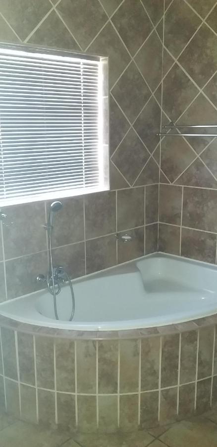 B&B 464 On 22Nd Ave Pretoria-Noord Exteriér fotografie